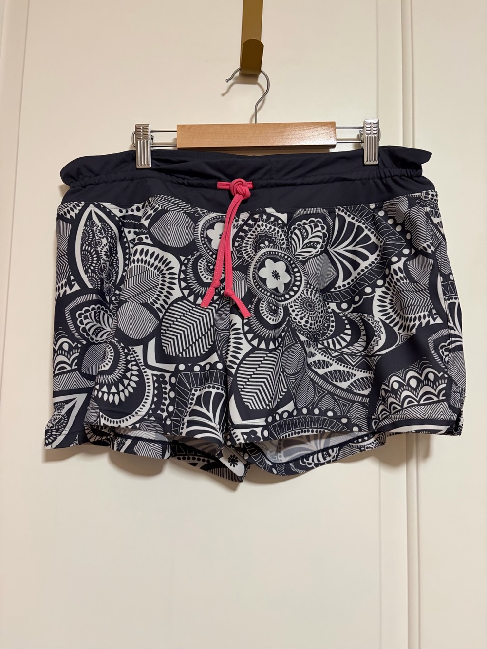 🌊☀️Athleta Black & White Floral Athletic Swim Outdoor Utility Quick Dry☀️🌊